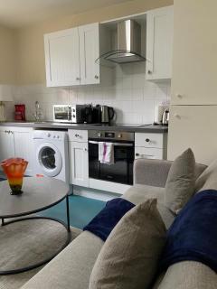 Cosy 1Bd Nestled in Teddington - 3