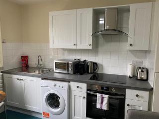 Cosy 1Bd Nestled in Teddington - 2