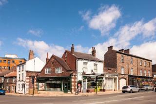 Shambles Flat East Mount by furnished accommodation Central Location York Races Close to Train Station. - 9