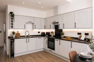 Shambles Flat East Mount by furnished accommodation Central Location York Races Close to Train Station. - 3