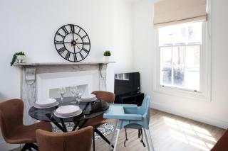 Shambles Flat East Mount by furnished accommodation Central Location York Races Close to Train Station. - 2