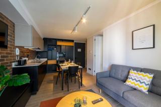 Couple Urban Retreat Providencia with Pool and Gym - 5