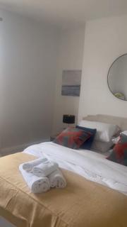 Brand New 1BR Near River Thames - 0