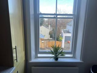 Stylish 1BR Teddington Flat Near Thames River - 5