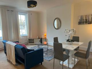 Stylish 1BR Teddington Flat Near Thames River - 6