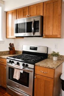 Stylish Apartment in Malden 20 Min from Boston #2 - 3