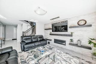4BR Luxury Home | Free Parking | KING Bed - 9