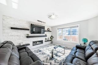 4BR Luxury Home | Free Parking | KING Bed - 8