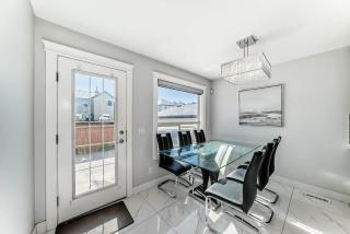 4BR Luxury Home | Free Parking | KING Bed - 6