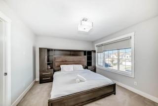 4BR Luxury Home | Free Parking | KING Bed - 3
