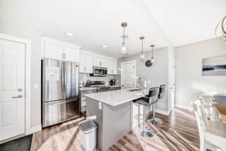 Double Garage | Stunning Home | Balcony - 8