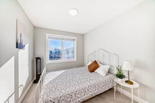 Double Garage | Stunning Home | Balcony - 5
