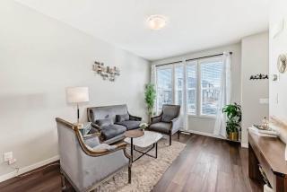 Modern 3BR Townhome | Family Friendly | Near YYC - 8