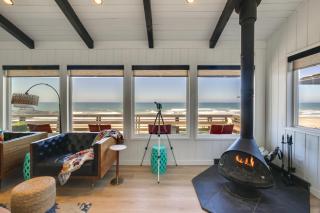 Private Beach Access: Serene Escape in Depoe Bay - 4