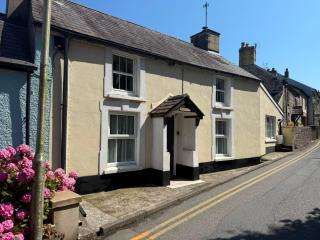 Bryndegwel in Saint Dogmaels, cardigan- river views, Free parking - 0