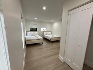 Modern 3BR Home Sleeps 8 Near Calle 8 Fast WiFi - 3