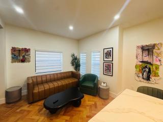 Modern 3BR Home Sleeps 8 Near Calle 8 Fast WiFi - 1