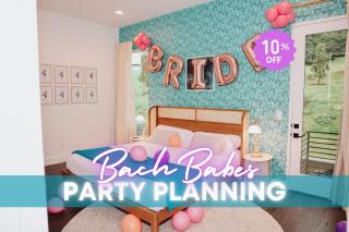 NEW Dollys Dream 12 Beds Downtown Nash Opry Karaoke - 1