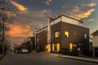 Luxury Retreat: Rooftop Hot Tub Double Deck & Game Room - Nashville - 6