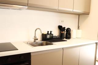 Azura Jacuzzi Suite - Private Courtyard & Hot Tub - 6