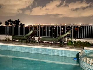 Deluxe king with pool - 4