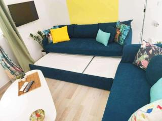 Pirgos Colorful Studio Sleeps 2 Parking WiFi Ac - 9