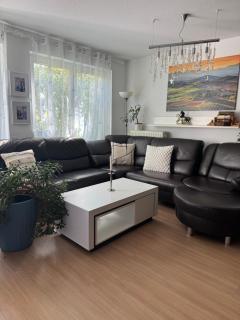 Schönes Haus mit 4 Schlafzimmer Küche Bad WC & Wohnzimmer 2 Parkplätze - 0