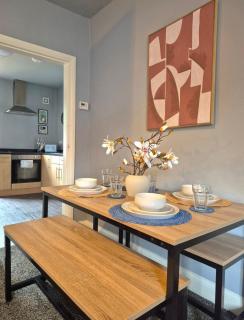 Family 3BR Home - Free Parking - Near City Centre - 5