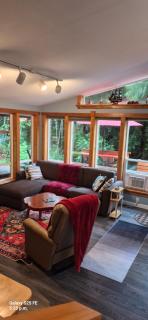 SeaView Getaway BLT, bed and Local treats, Retreat - 3