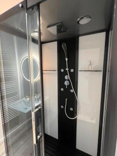 Romance Jacuzzi - Vidéoprojecteur - Terrasse 5min gare - 4