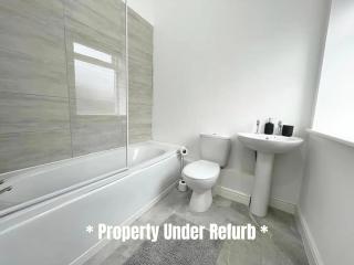 Contractor, NHS, Family Long Stay House with Parking & Fast WiFi in Willenhall - 6