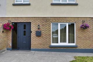 Charming Home Close to Attractions - 9