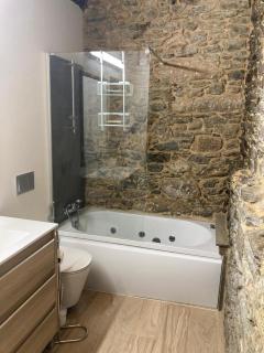 Casa histórica de piedra en el Camino de Santiago - 3