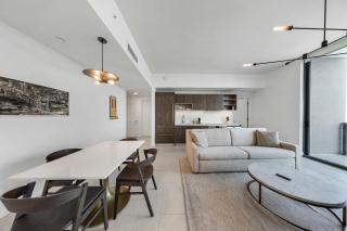 51th-Floor Luxury Condo-City Views - 9