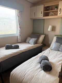 Beautiful Caravan Sleeps 6 views of Lundy Island - 8