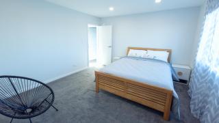 Orewa Coastal Executive Retreat - 5 Beds & 5 Private Baths - 2