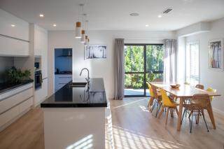 Orewa Coastal Executive Retreat - 5 Beds & 5 Private Baths - 4