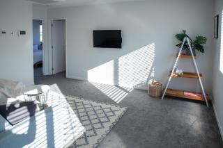 Orewa Coastal Executive Retreat - 5 Beds & 5 Private Baths - 3