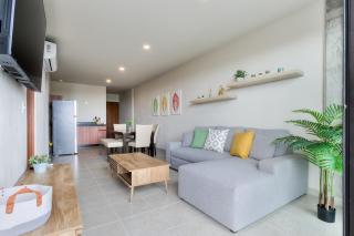 Unbeatable Location with 2 Bedrooms and Pool 508 - 2