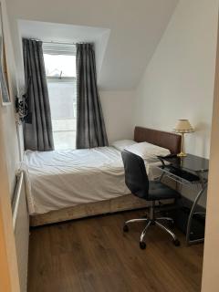 Haven Home 3 bedrooms near Sunderland City Centre Downstairs Shower with Toilet and Upstairs Bath with Toilet TV in each room - 1