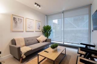Luxury 1BR Apartment Steps to Parque Arauco Mall - 8