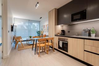 Luxury 2BR Family-Friendly Modern Living Home - 5