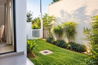 The Luxe Haven Spacious Modern Escape - 4