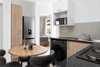 The Luxe Haven Spacious Modern Escape - 9