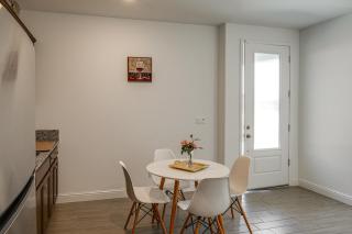 1BR Guest House w/ Private Entrance and Laundry - 2