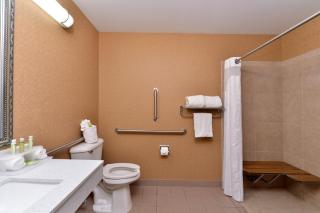 Holiday Inn Express Hotel & Suites Cincinnati-Blue Ash by IHG - 9