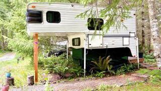 Camper for 2 less than half a mile from Mt Rainier - 0