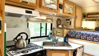 Camper for 2 less than half a mile from Mt Rainier - 3