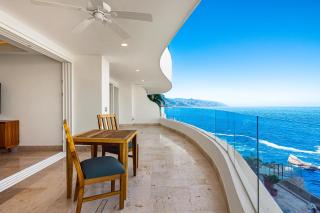 Blue Horizon 303 in Puerto Vallarta | Ocean View, Pool, Gym - 3