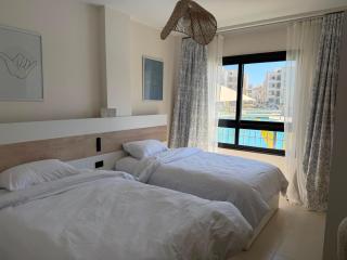 Luxury 3BR Lagoon Chalet with Private Garden at Zahra North Coast - 4